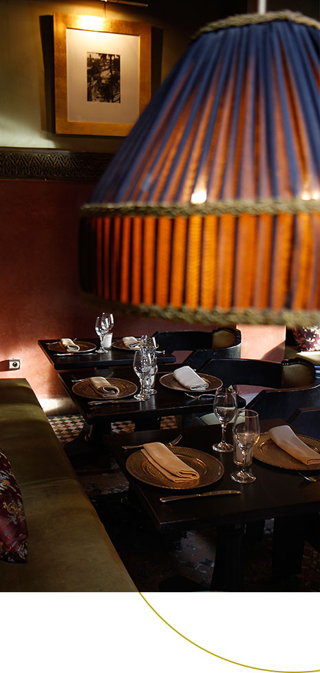 Right Parallax Background Element